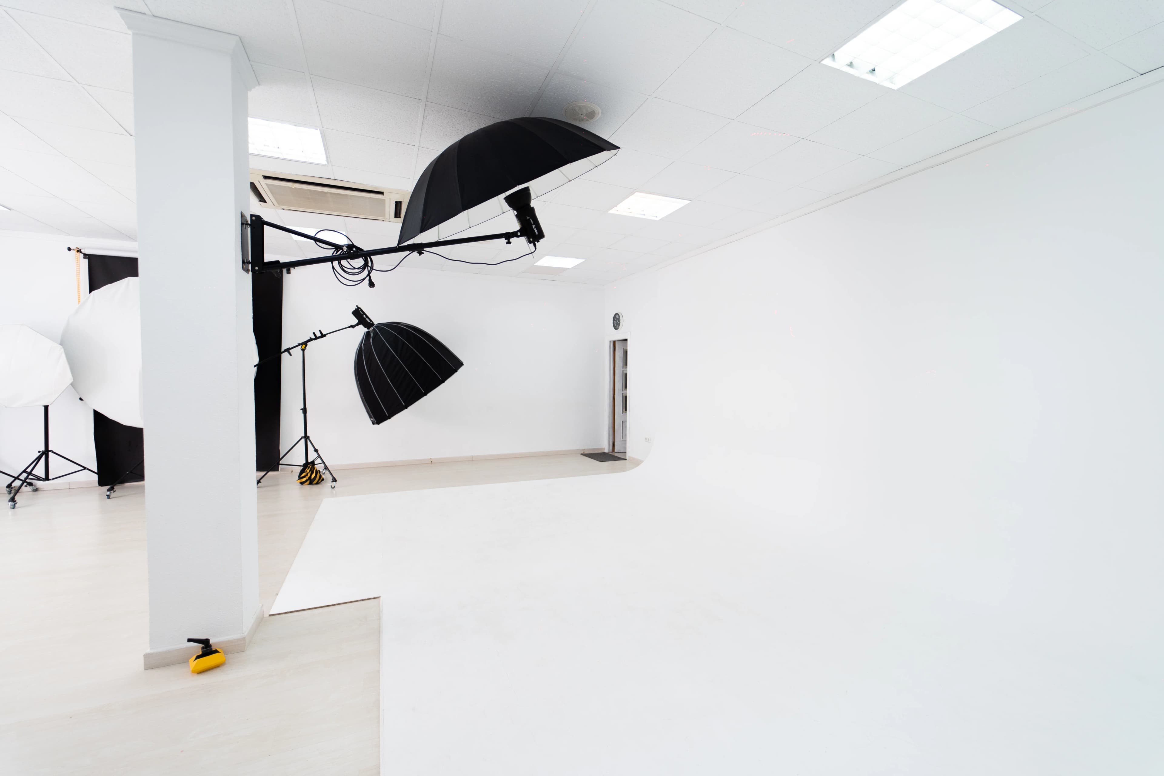 LVSN Studio Ciclorama Blanco — Detalle de curva infinita