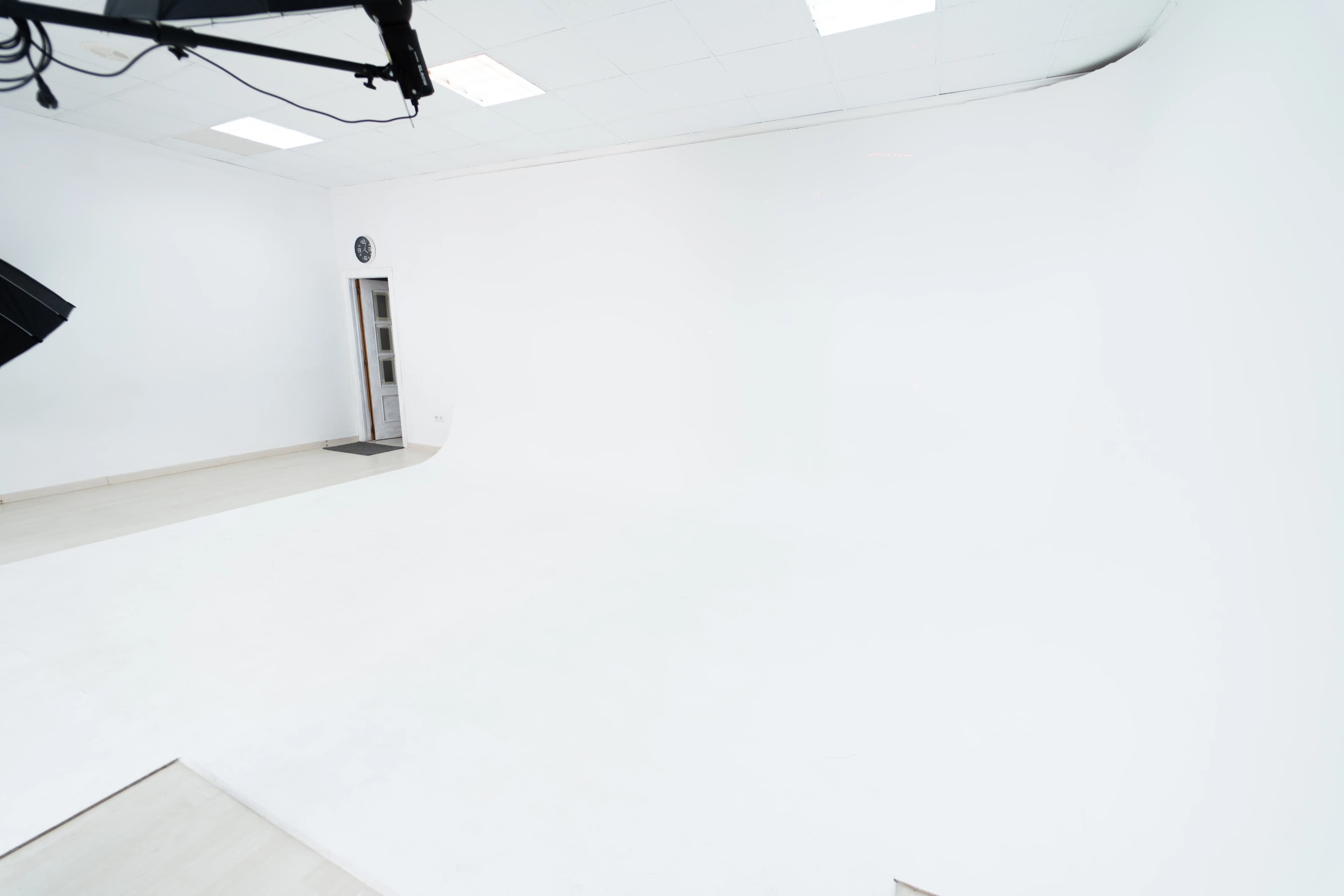LVSN Studio Ciclorama Blanco — Vista lista para producción