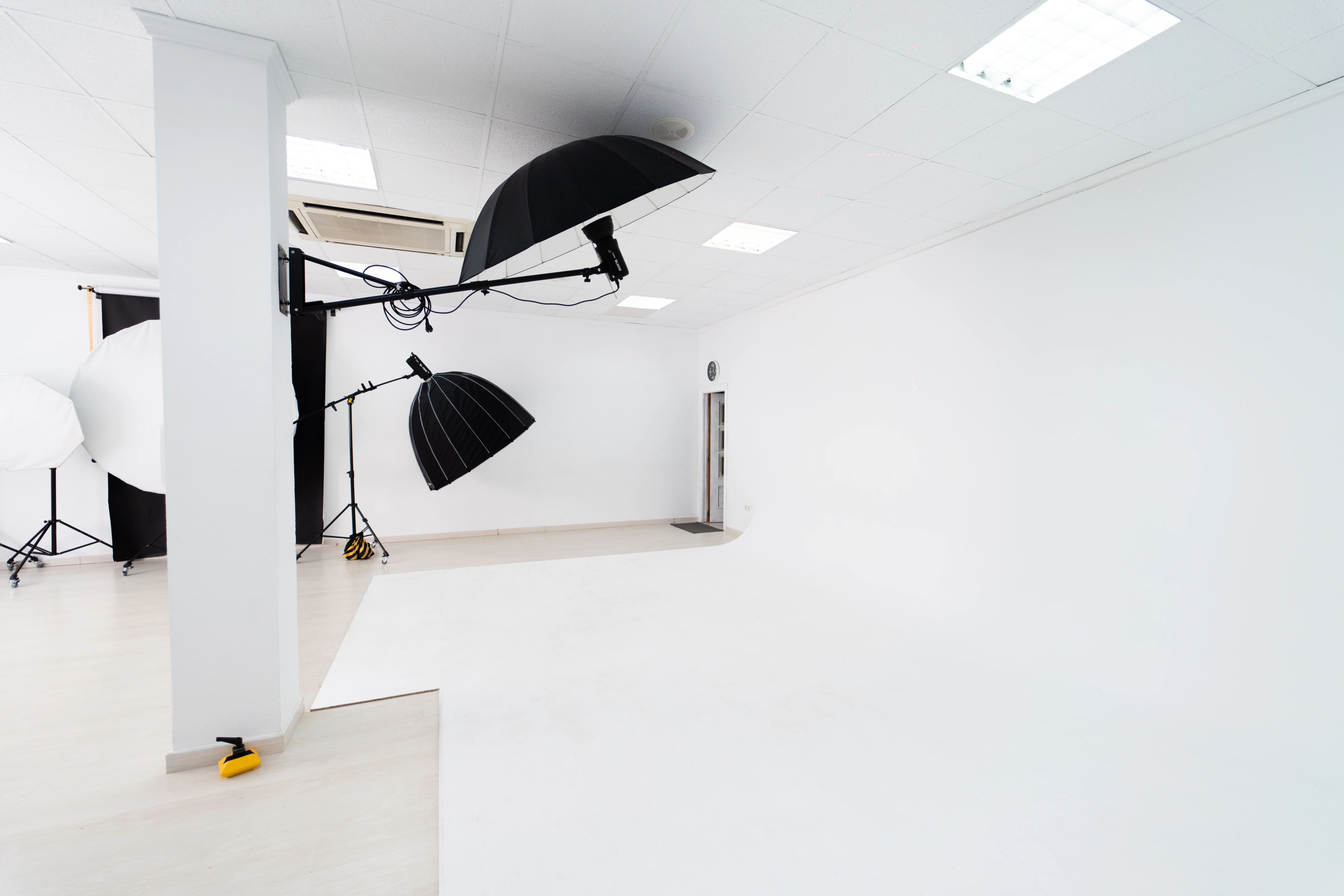 LVSN Studio Ciclorama Blanco — Detalle de curva infinita