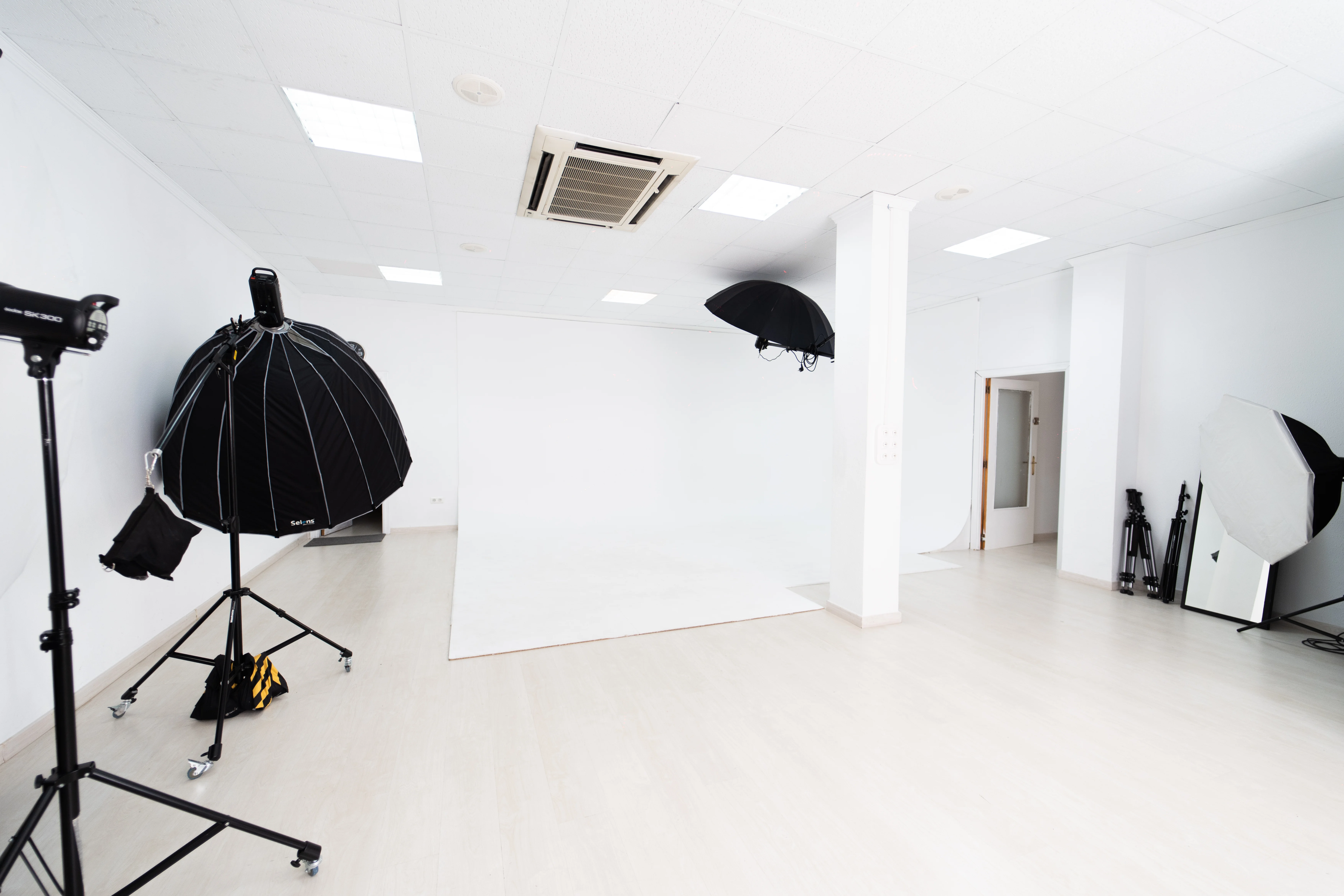 LVSN Studio Ciclorama Blanco — Ángulo de iluminación cercano